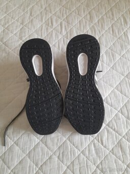 Tenisky, hálovky a šľapky - 2