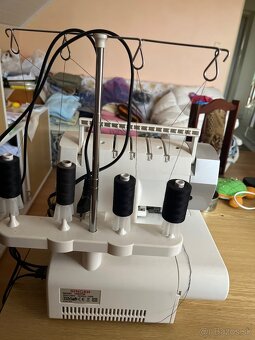 Šijací/endlovací stroj Singer - 2