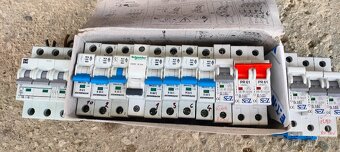 Rôzne elektro komponenty mix - 2