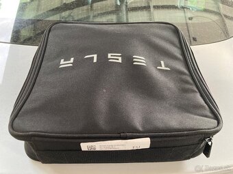 Tesla nabíjačka - mobilný konektor - 2