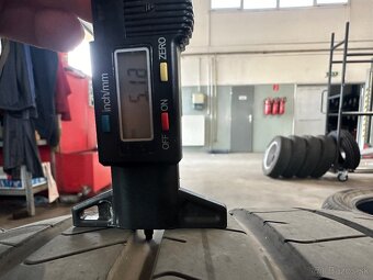 Pirelli P Zero 255/40 R19 - 2