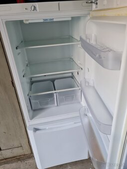 Chladnička s mrazničkou Indesit - 2
