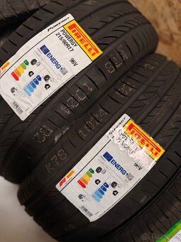 2x PIRELLI POWERGY 215/60R17 nove - 2