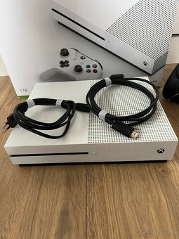 Xbox One S 1TB + ovládač + dokovacia stanica - 2