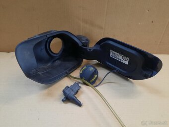 dvierka nádrže paliva Passat B8 - 2