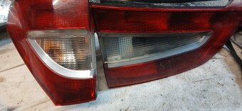 Predám zadné svetlá ford galaxy - 2