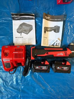 Aku pravouhlá vrtačka Milwaukee - 2