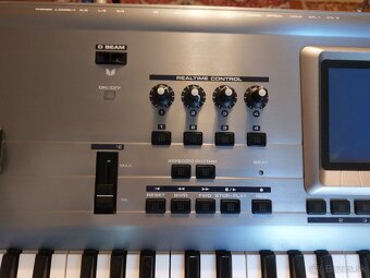 Roland Fantom (FA-76) workstation - 2