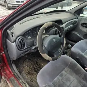 Renault Megane 1.6 r.v.2000 - 2