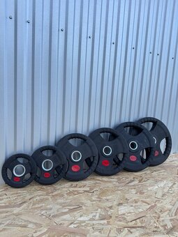 NOVÉ pogumované tri grip kotúče 50mm (2,5-25kg) - 2