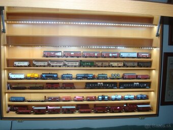 Prachotesna vitrina na modely alebo artefakty - 2