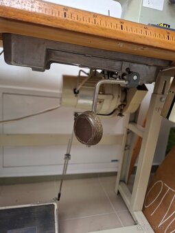 Priemyselný šijací stroj značky Global - 2