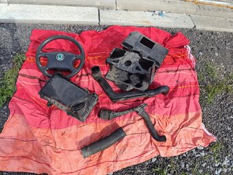 Skoda octavia 1 1.9 volant kryt baterky - 2