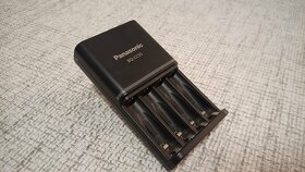 Rýchlonabíjačka Panasonic BQ-CC55 pre AA a AAA batérie - 2