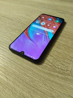 Samsung Galaxy A40 / 4/64GB Prasknutý displej - 2