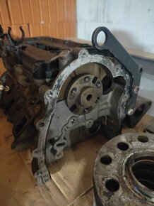 Predám hlavy motora Audi 3.0 171kw - 2