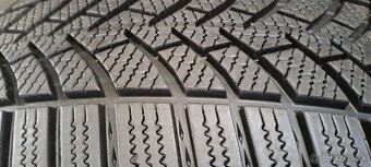 Predám 4ks pekné zimné 195/55r20-95H Semperit - 2