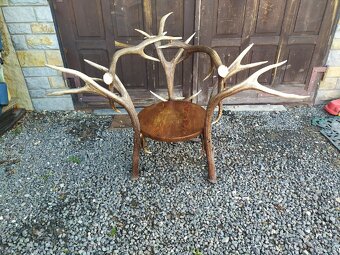 Kreslo z ťažkých parohov. - 2