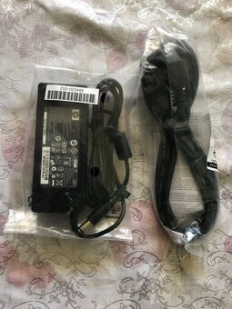 Nabíjačka na notebook originál HP 19V 4,74A / hrubá čierna. - 2