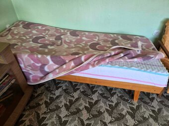 2× kvalitná pevná drevená posteľ – váľanda - 2