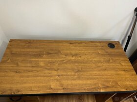 Predám pekný zachovalý kancelársky stôl - 2