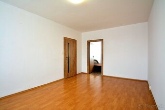 Na predaj 3 - izbový byt Poprad, ulica Letná s balkónom a vý - 2
