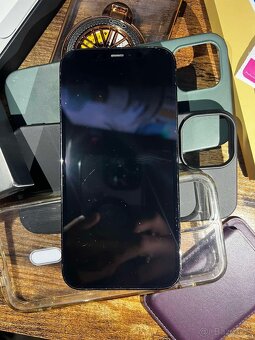 Predám iPhone 12 Pro – 256 GB – čierny – top stav + prísluše - 2