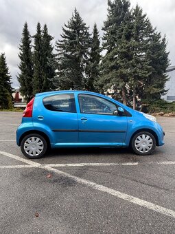 Peugeot 107  1.0. benzín 50kw - 2