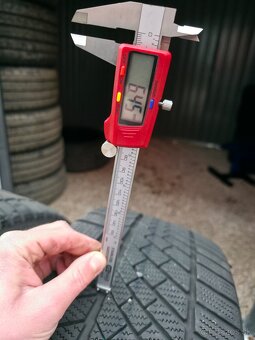 Continental TS830p 245/35 r19 zimné pneu. - 2