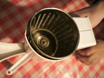 Mlynček na orechy - 2