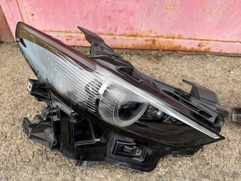 Predne svetla Mazda CX-30 - 2