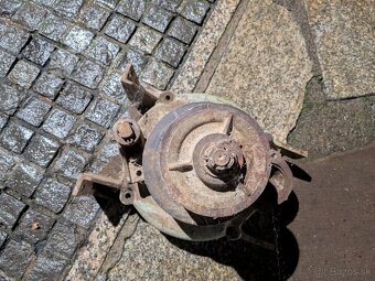 Obal spojky motora - 2