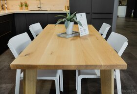 Jedálensky stôl - celomasívny dubový - 2