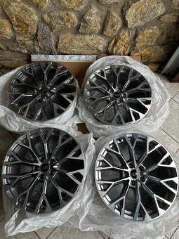 Audi RS R19 - 2
