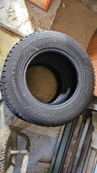 Predám 2kusy celoročné pneu Nokian 205/70 R15C - 2