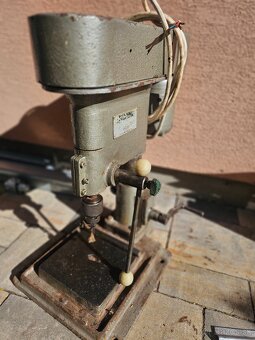 Stolová stojanová vrtačka. - 2