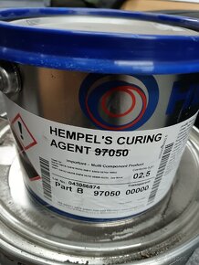 Hempel 30kg farba antracitová. Aj tužidlo. - 2