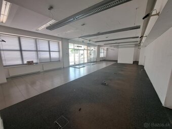 Obchodný priestor 250 m2, na pešej zóne, Vrútky - 2