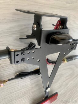 Držiak ŠPZ so smerovkami - 2