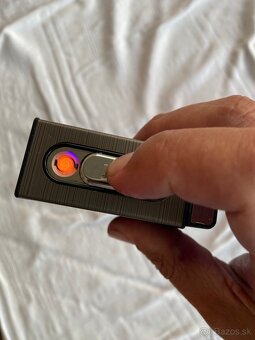 Puzdro na cigarety so zapalovačom - 2