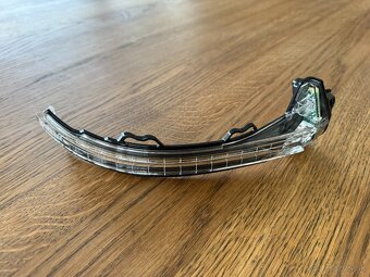 Pravá smerovka Audi A4 B9 - NOVÁ - 2