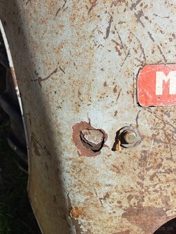 mf 70, kryt motora - 2