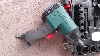 Parkside - rázový uťahovák. - 2