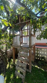 Desky domcek, ihrisko - 2