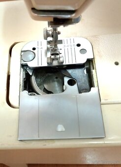 Šijací stroj LÚČNIK. - 2