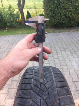 Pneumatiky zimné - Goodyear 215/60/R16 - 2