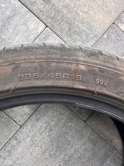 Goodyear 235/45 R19 - 2
