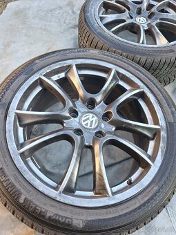 275/40 R20 - 2