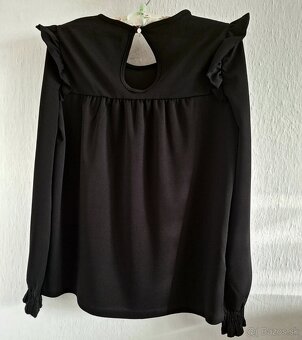Čierna blúzka s volánom - L/ 40 - 2