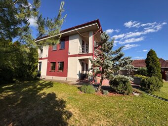 Predaj- luxusný 5i RD s bazénom, dvojgarážou, Andovce - 2